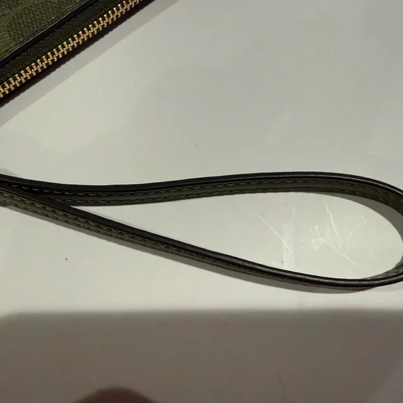 Coach Corner Zip Wristlet In Signature Canvas - Olive - Picture 7 of 10